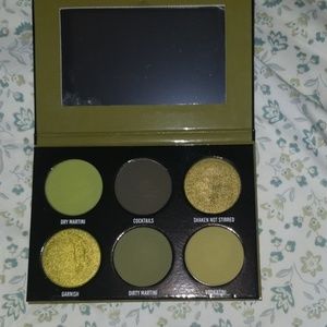 Give Me Glow Juicy Olive palette